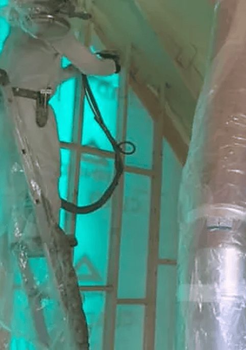 Application d’isolant au polyuréthane giclé par un expert Isolation VIP – chantier résidentiel à Bellechasse
